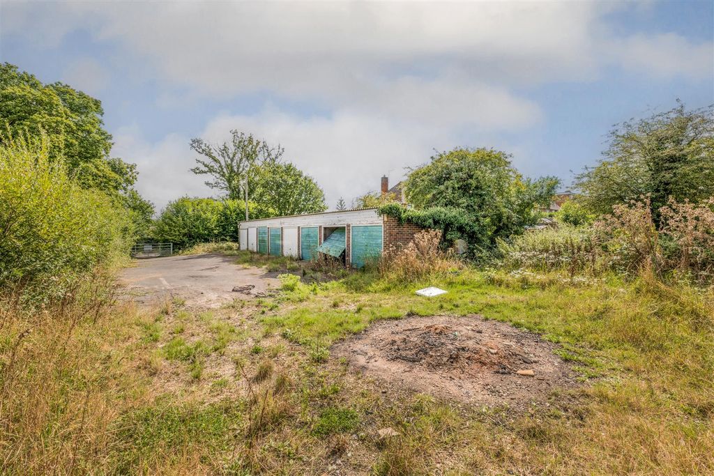 Property photo 2 of 8 Henfield Garages -4.Jpg