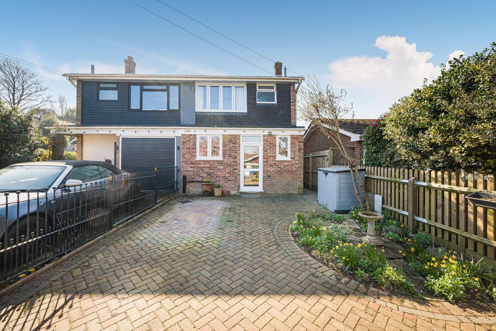 Property photo 2 of 26 Front (Exterior)