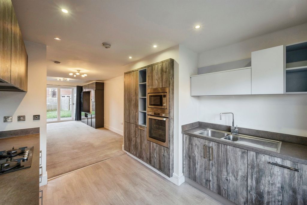 Property photo 2 of 21