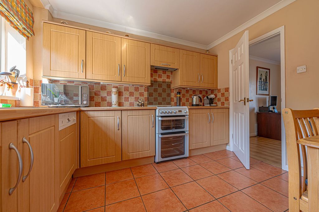 Property photo 2 of 31