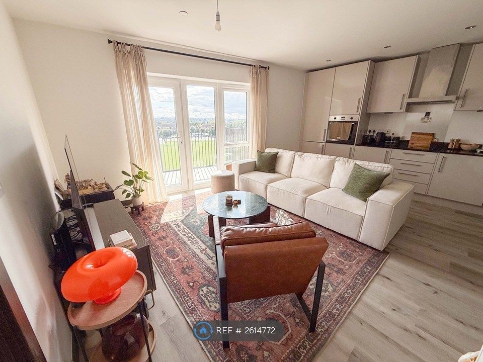 Property photo 1 of 18 Living Area