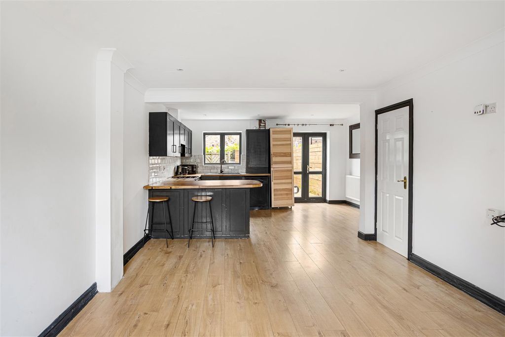 Property photo 2 of 23 40_Huntington_Mews_1.Jpg