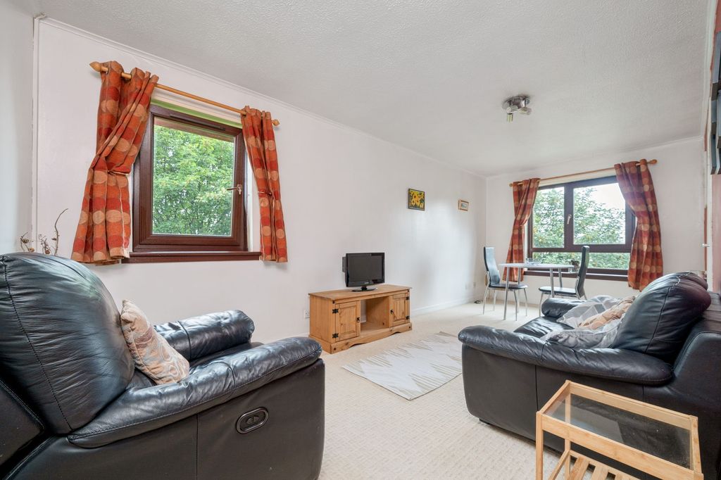 Property photo 2 of 23