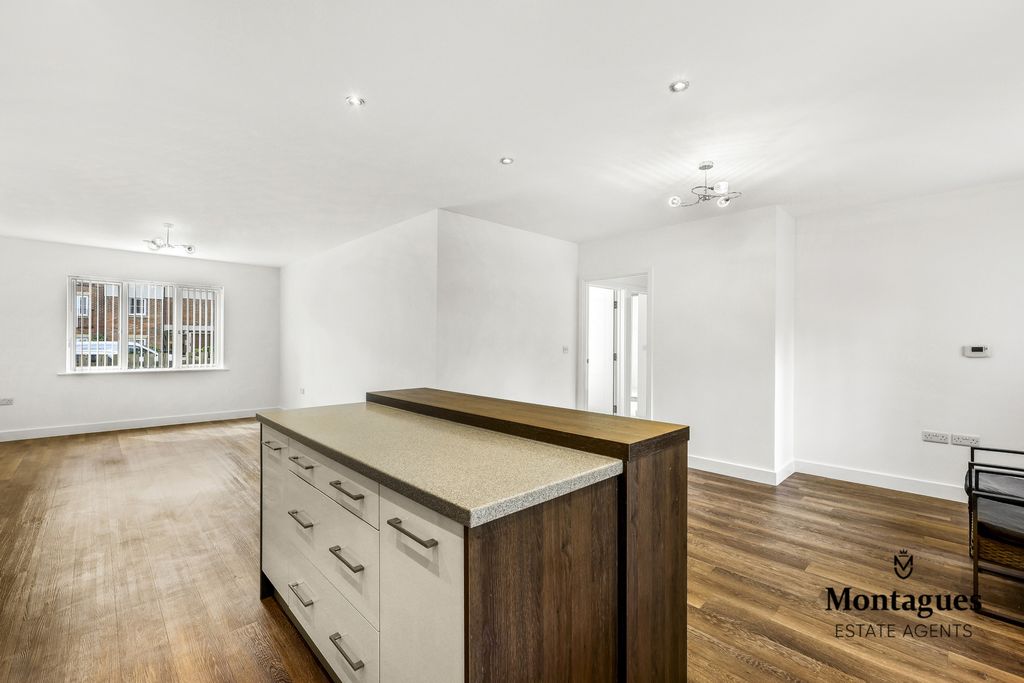 Additional image 6 of 2 bed flat for saleCentre Drive, Epping CM16