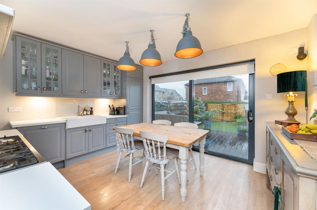 Property photo 2 of 27 Dining Kitchen