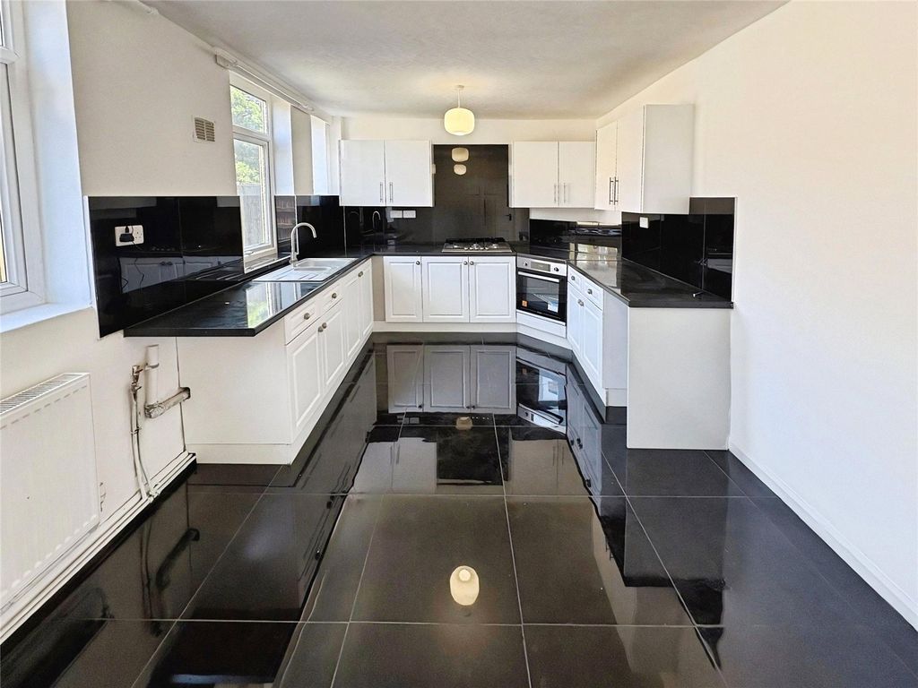 Property photo 2 of 14 Kitchen