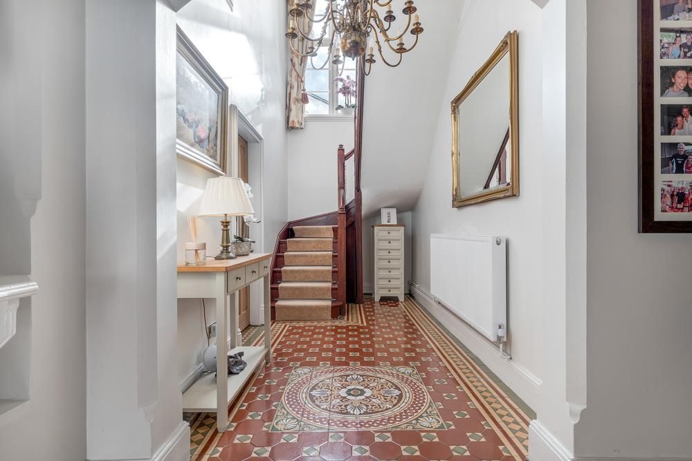 Property photo 3 of 31 Entrance Hall
