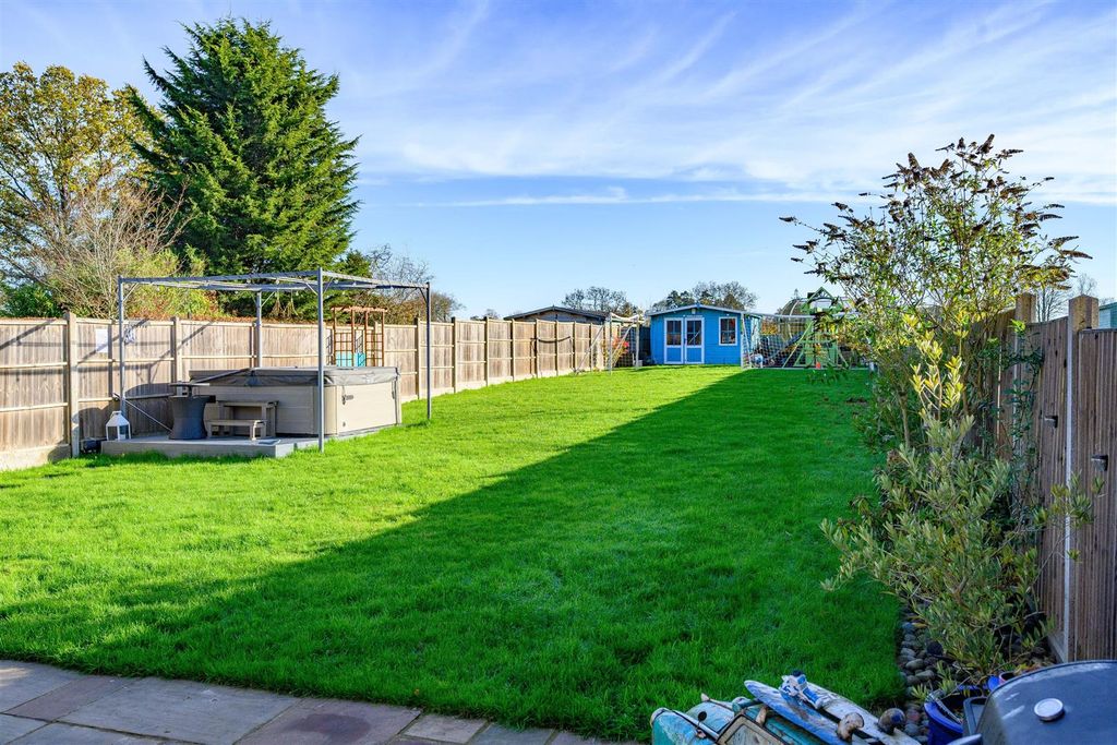 Property photo 2 of 25 Garden