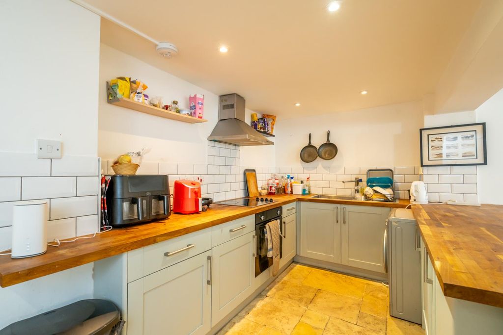 Property photo 3 of 12 Kitchen.Jpg