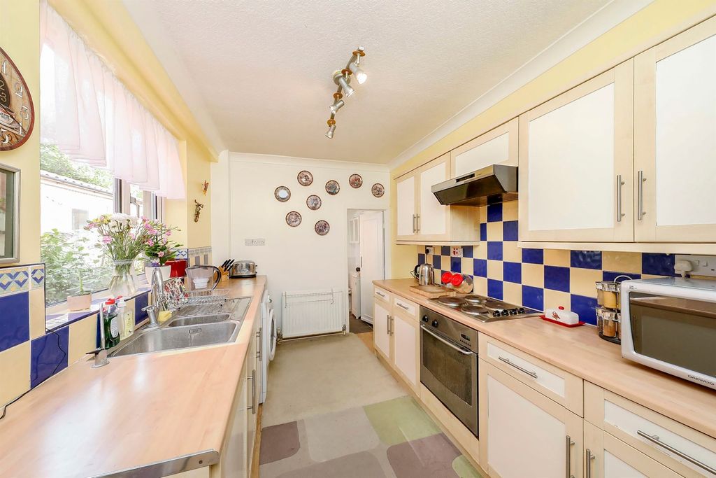 Property photo 3 of 12