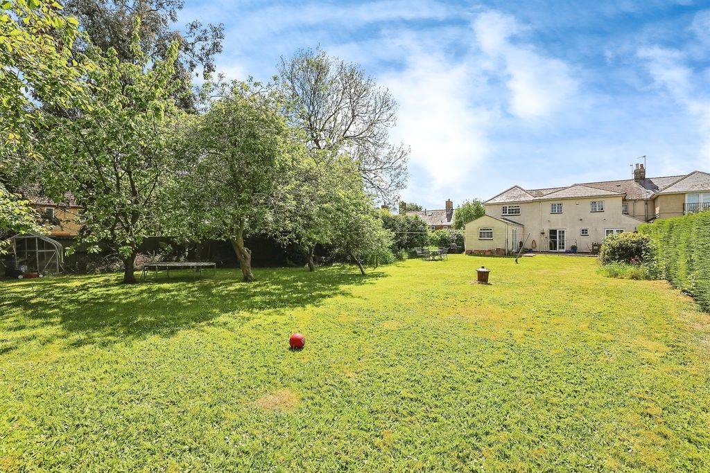 Property photo 2 of 21