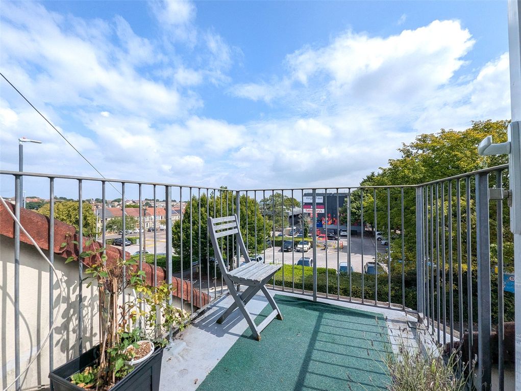 Property photo 2 of 19 Picture No. 05