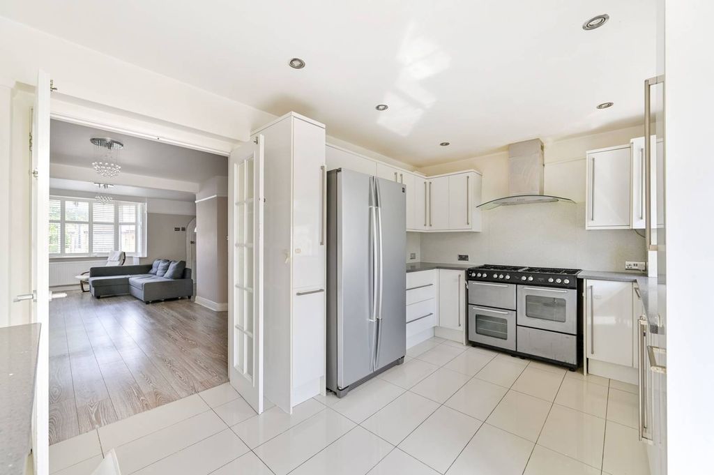 Property photo 2 of 15