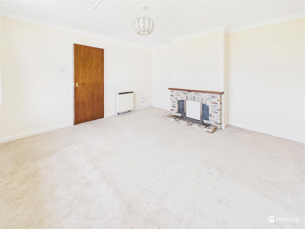 Property photo 3 of 23 Lounge