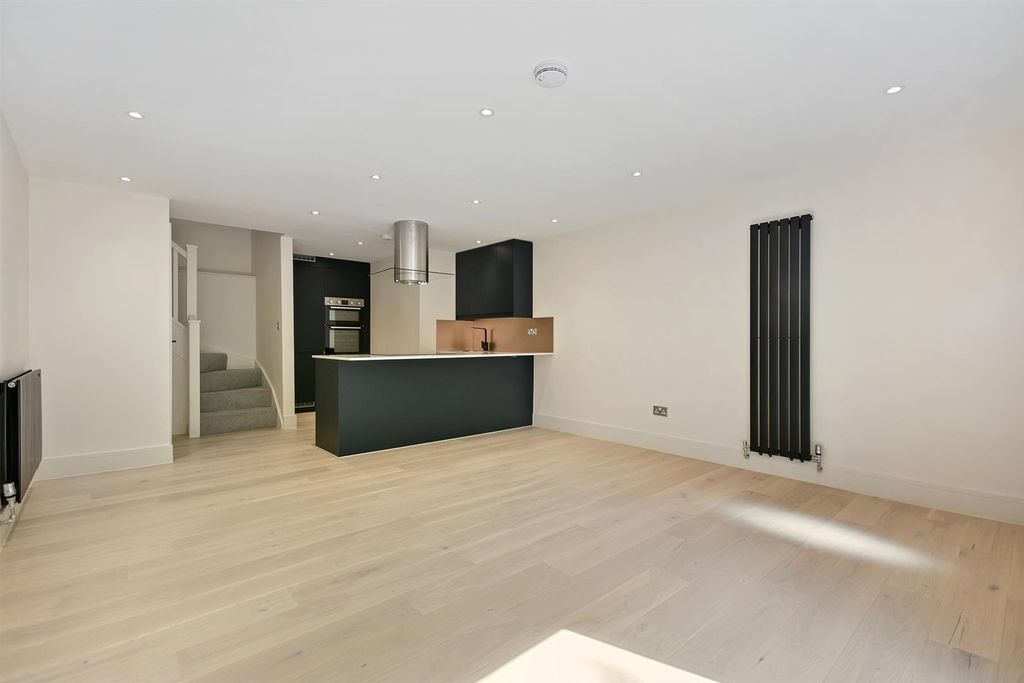 Property photo 2 of 11 Agr - Gf Right Rear, 103 The Grove - Reception Ang