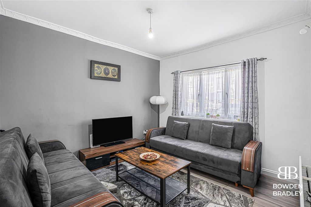 Property photo 3 of 20 Living Room