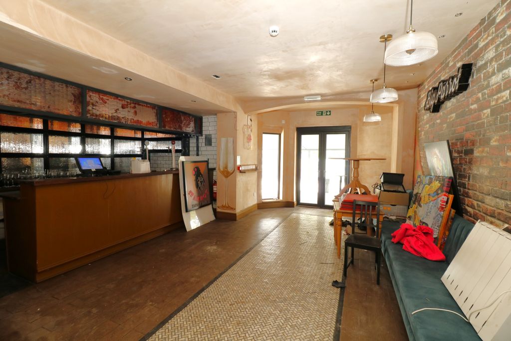 Property photo 2 of 8
