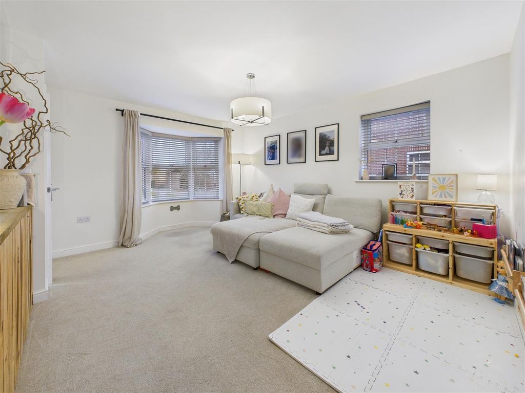 Property photo 2 of 16 Lounge