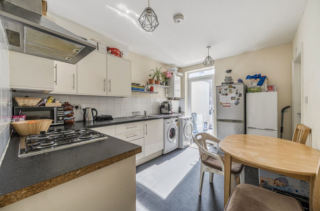 Property photo 2 of 16 1356765-14-68Db9F...