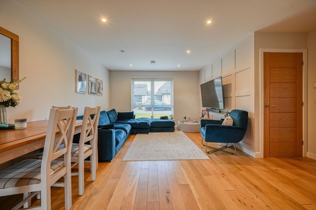 Property photo 3 of 20 Lounge