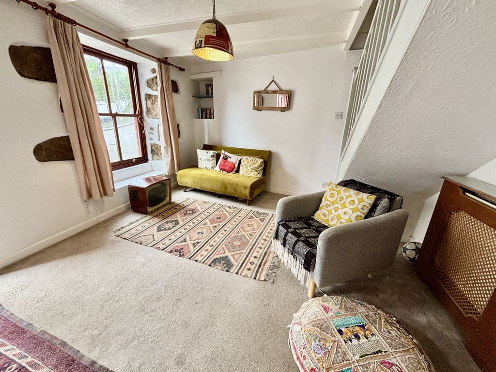 Property photo 3 of 9 Gallery