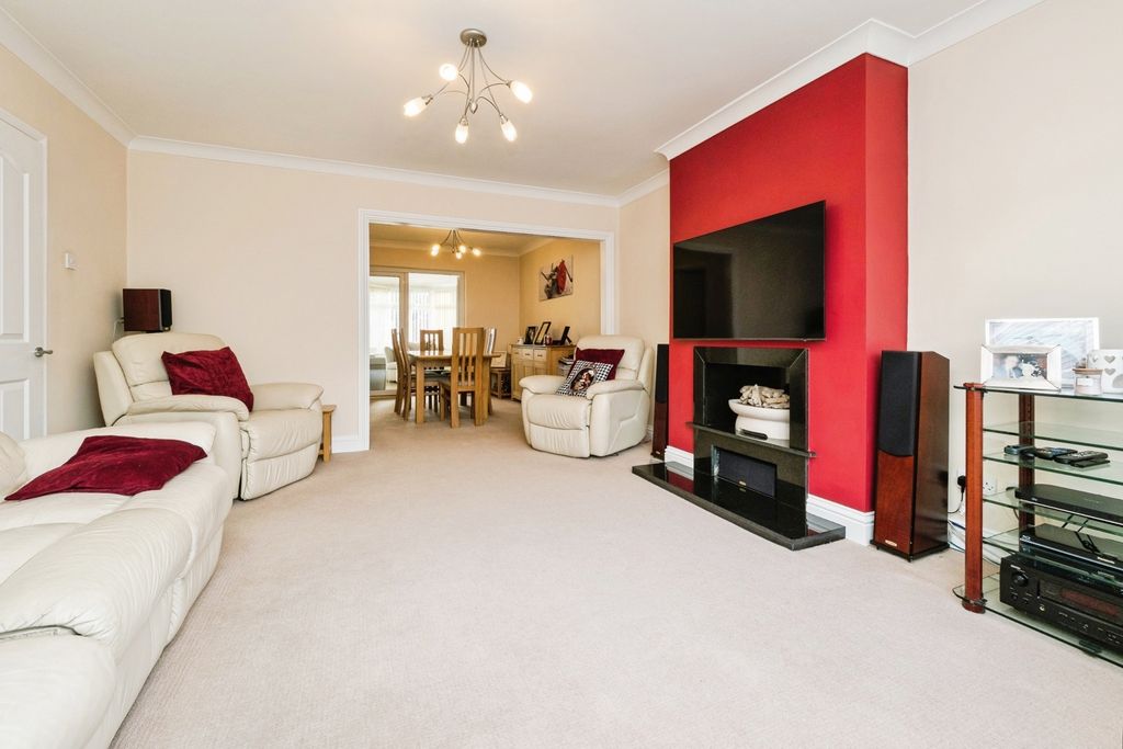 Property photo 3 of 17 Photo