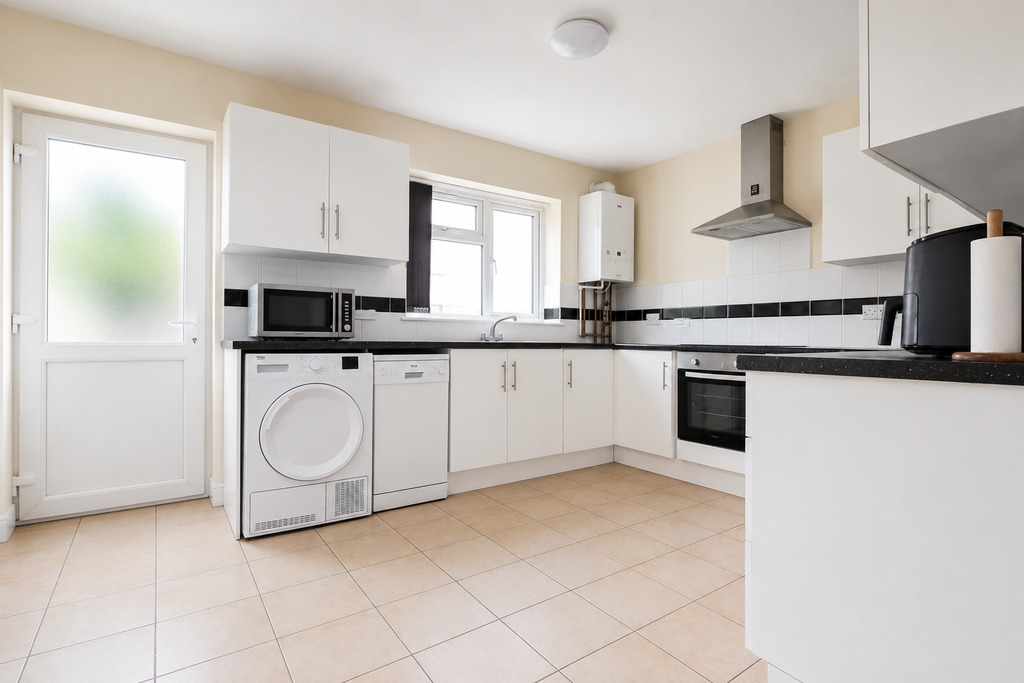 Property photo 3 of 7 Communal Kitchen - Angle 2