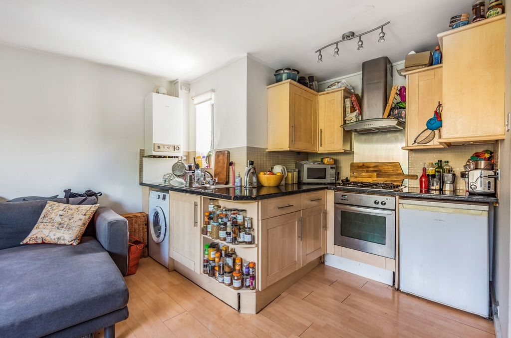 Property photo 3 of 8 Kitchen