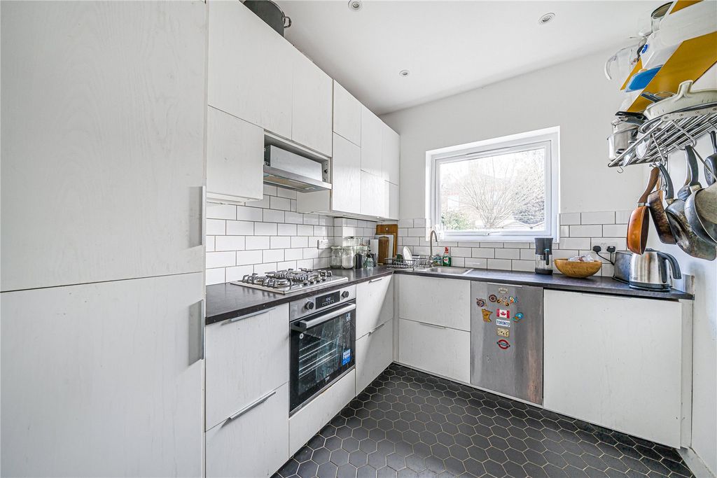 Property photo 2 of 13 Picture No. 11