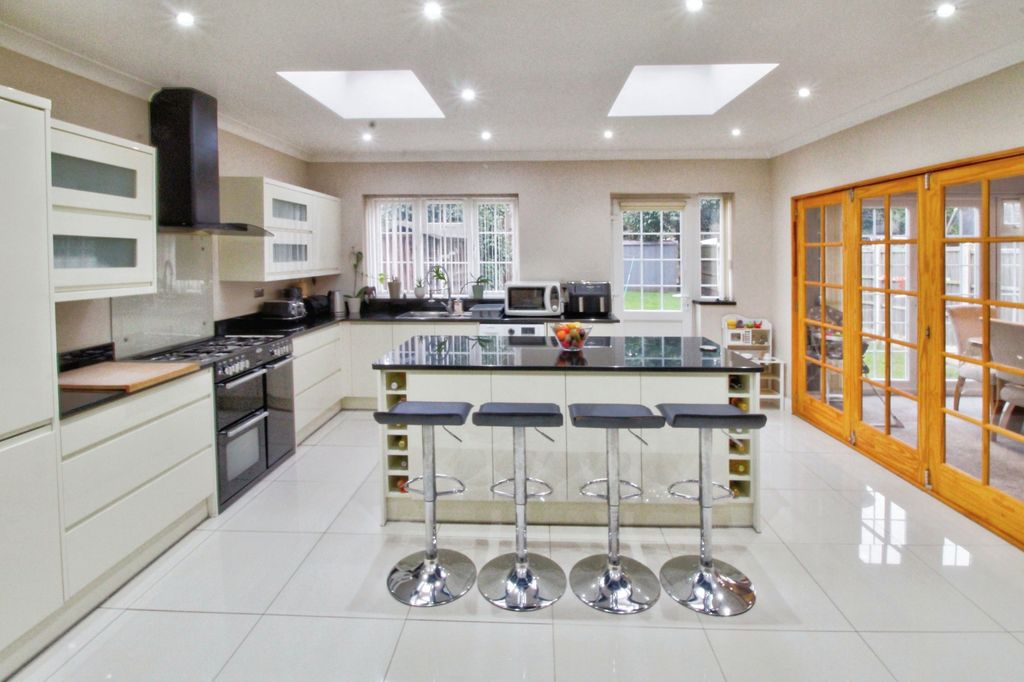 Property photo 2 of 13 Breakfast Kitchen