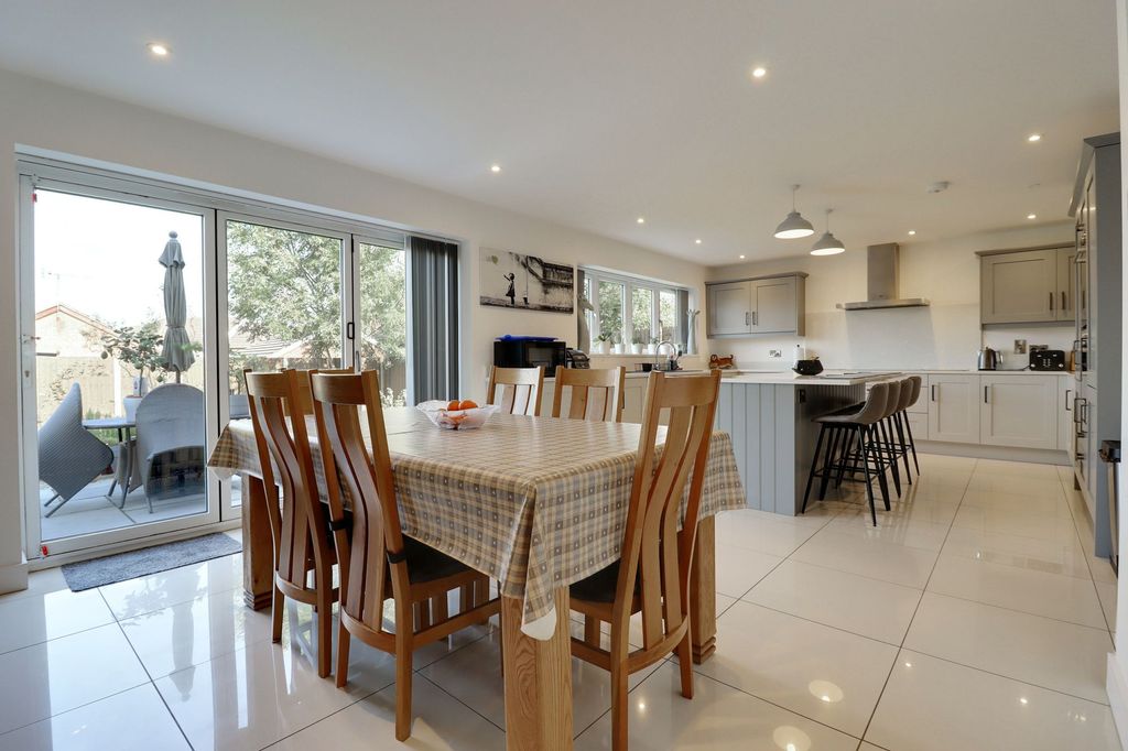 Property photo 2 of 23 Kitchen/Dining Room