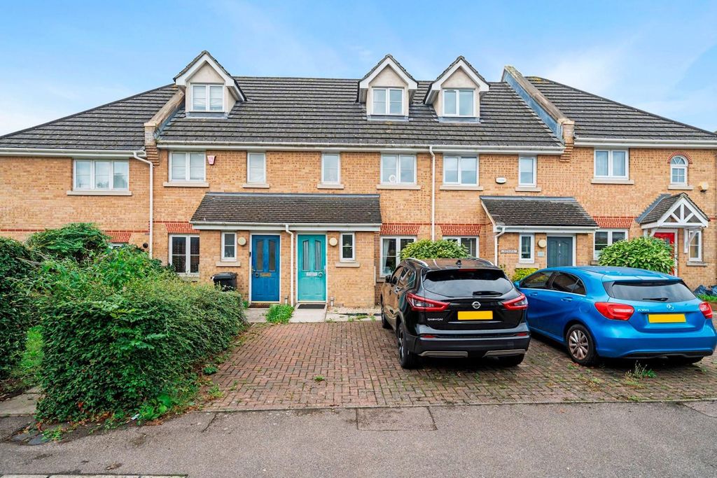 Property photo 1 of 14 15-668481011 - Ns - Propworld - 2 Oaklands Court -