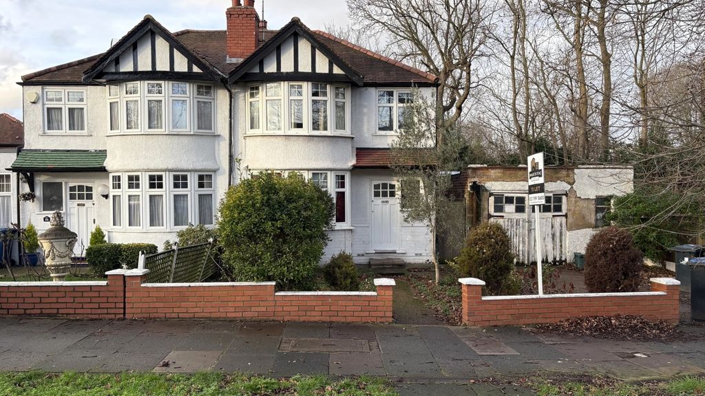 Property photo 1 of 15 Attractive Semiâ€‘Detached Home With Classic Bay Win...