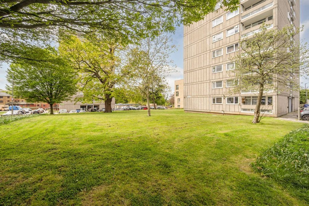 Property photo 1 of 3