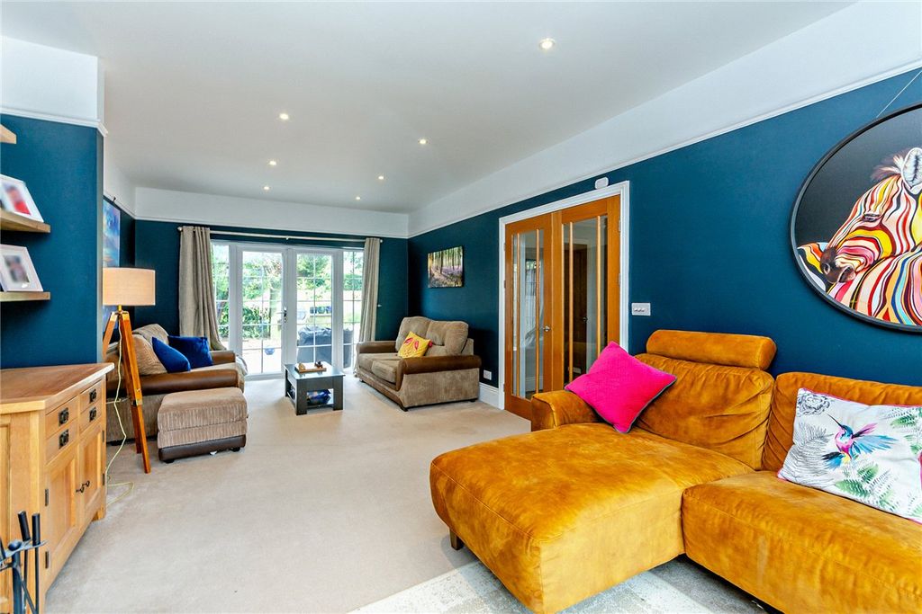 Property photo 2 of 34 Picture No. 31