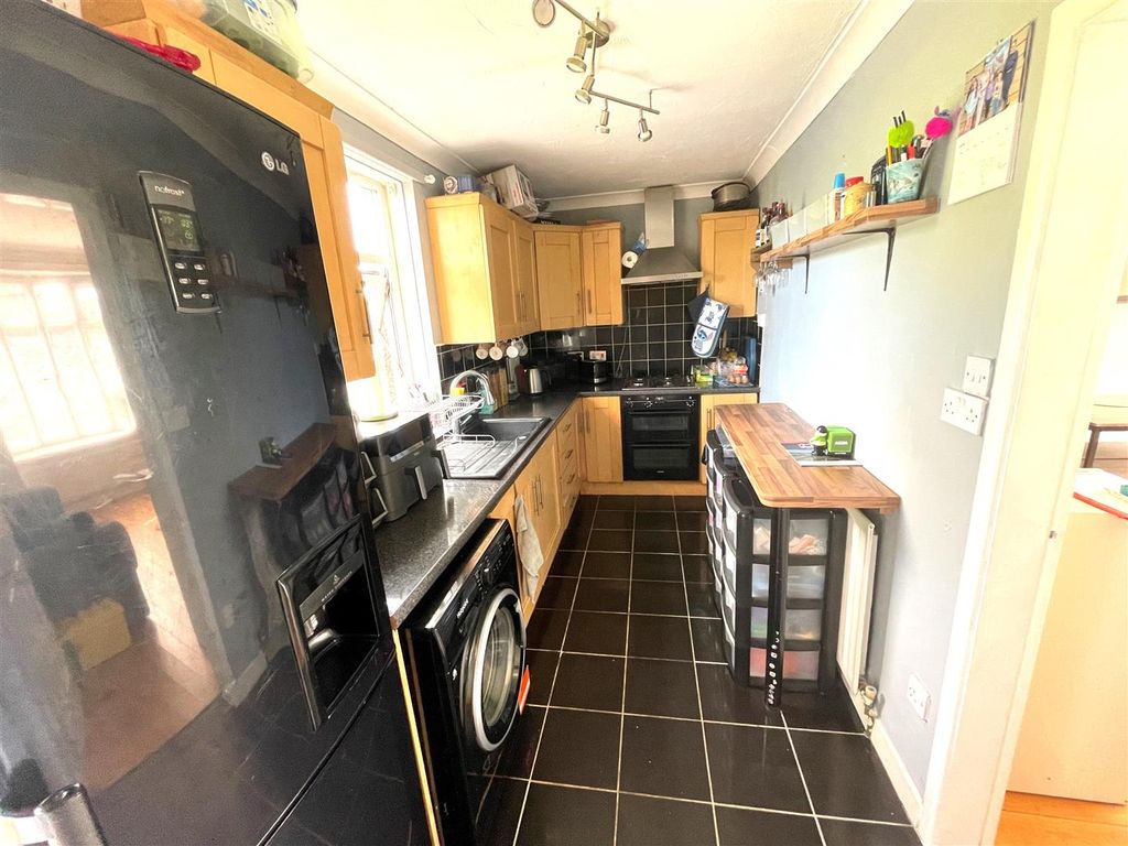 Property photo 3 of 10 Kit 1.Jpg