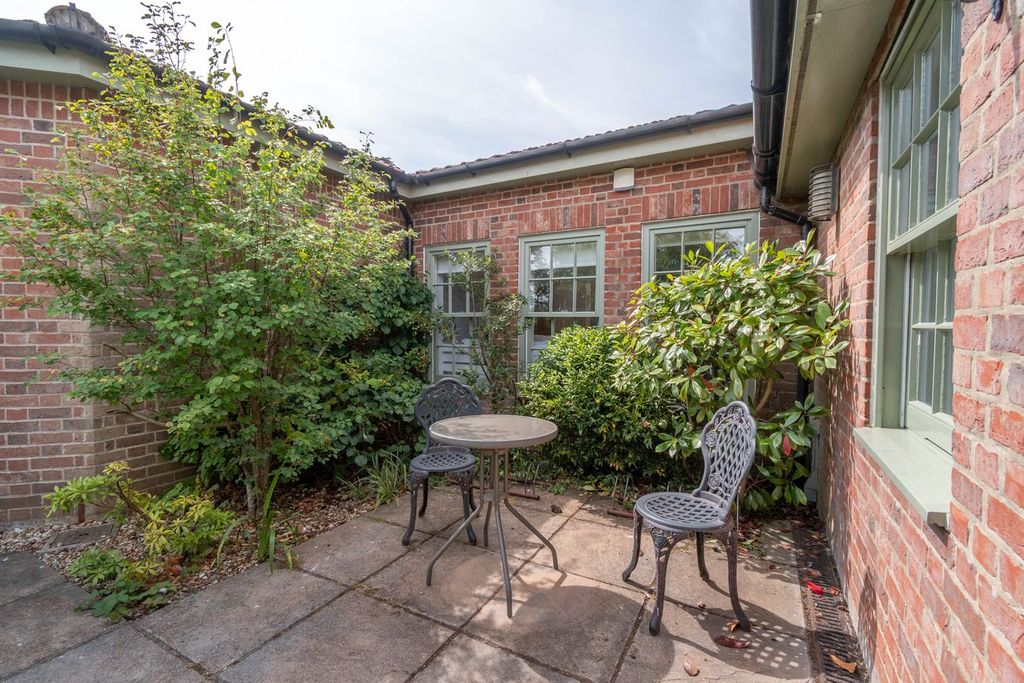 Property photo 2 of 21
