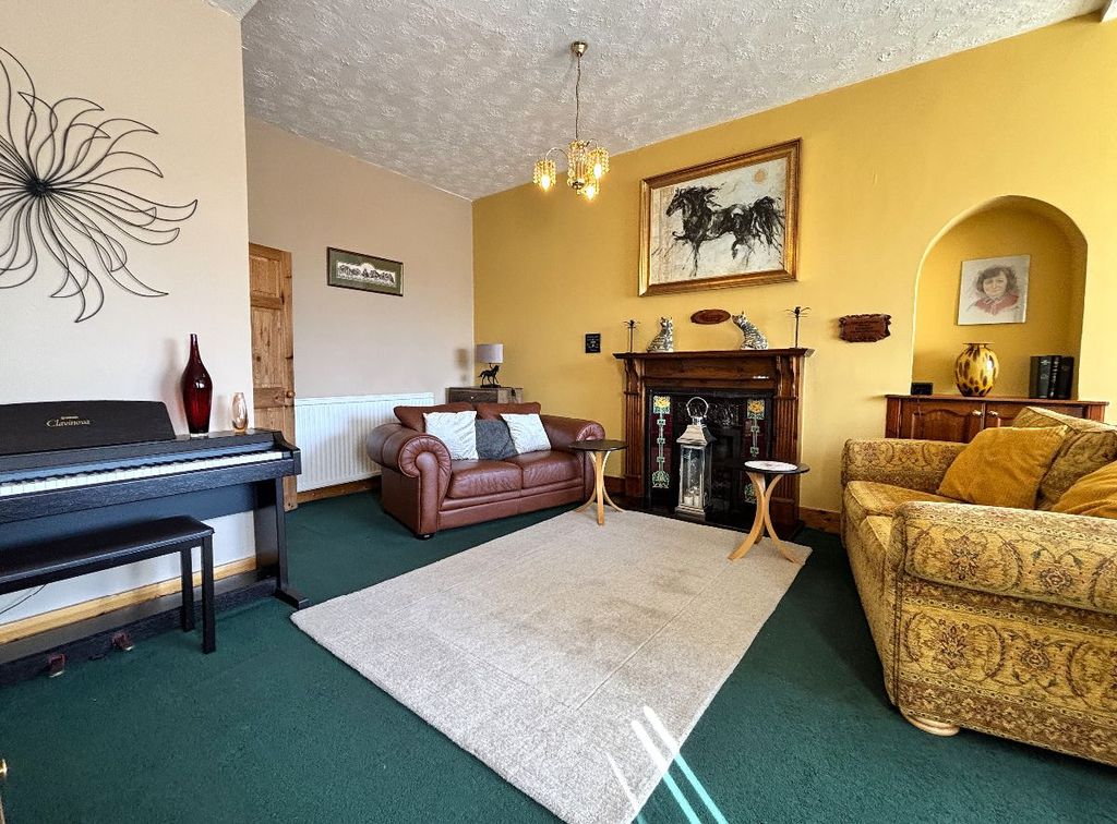 Property photo 3 of 18