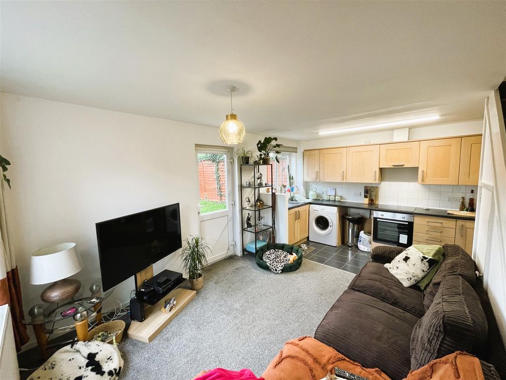 Property photo 3 of 9 18 Quebec Gardens Lounge.Jpeg