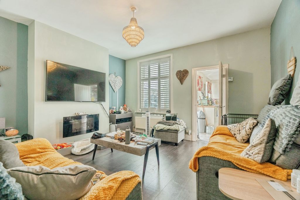 Property photo 3 of 16 Pbox-Img.Jpg