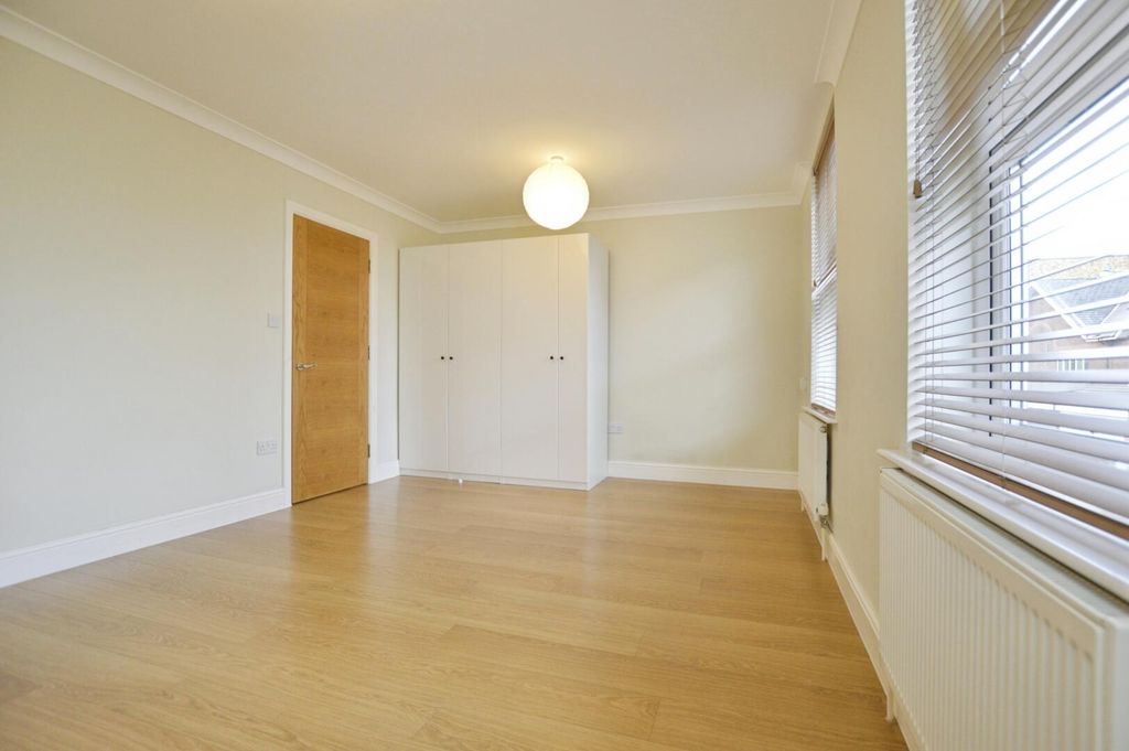 Property photo 3 of 11 Bedroom