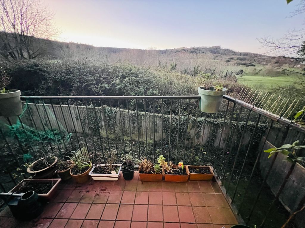 Property photo 3 of 7 Balcony