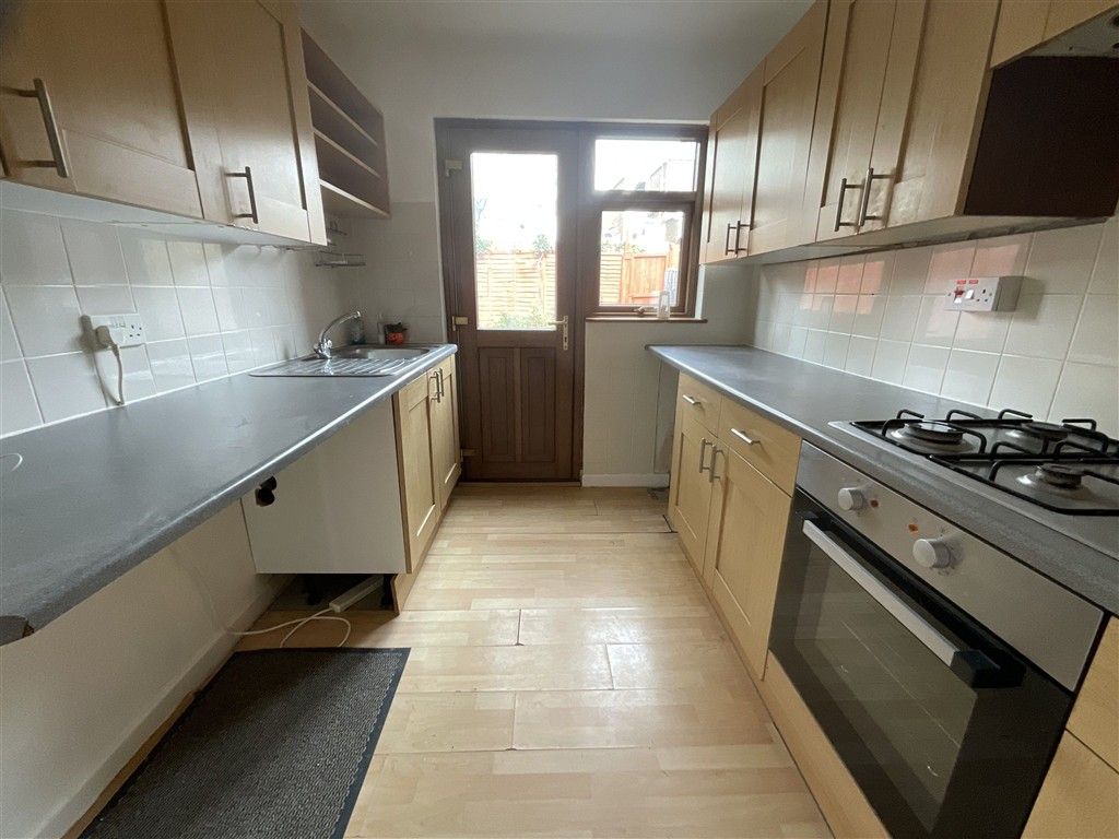 Property photo 3 of 10 Kitchen*