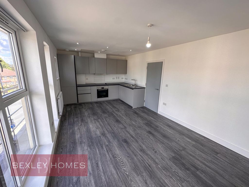 Property photo 3 of 10 Kitchen