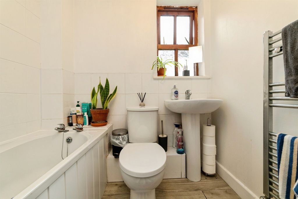 Additional image 15 of 1 bed flat for saleWhitehorse Street, Baldock SG7