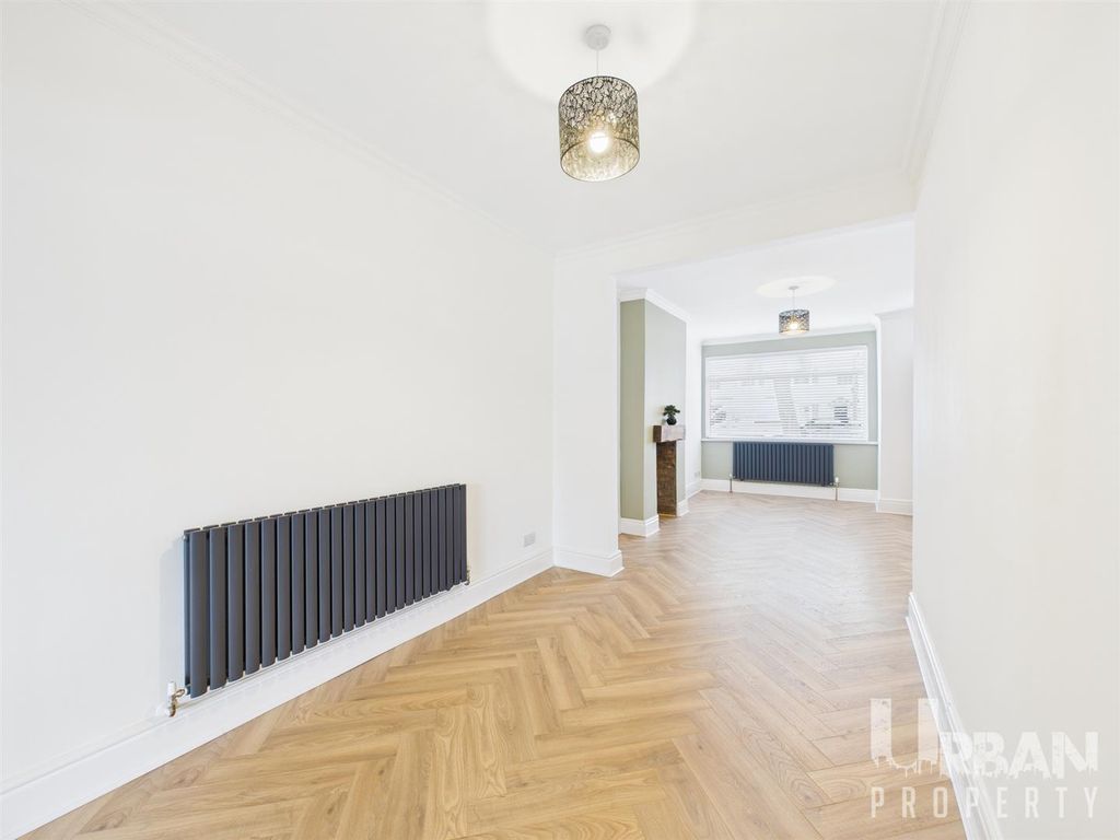 Property photo 3 of 15 Cam03038G0-Pr0206-Still003.Jpg