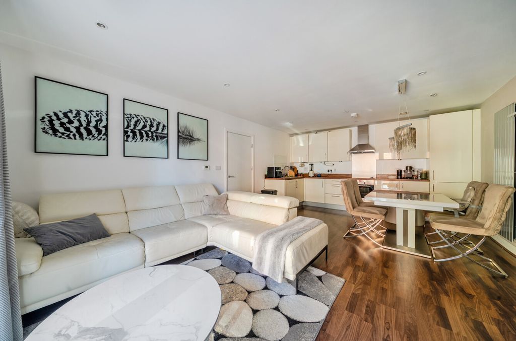 Property photo 2 of 13 1534640-13-6Ad25A...