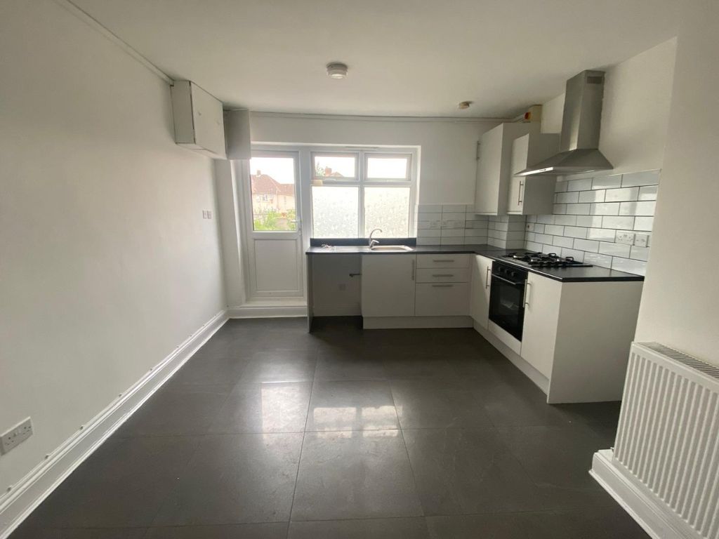 Property photo 3 of 7 4416742