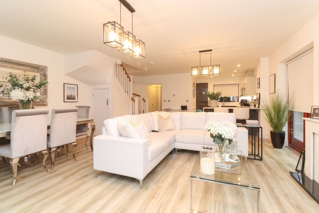 Property photo 2 of 16 Picture 2