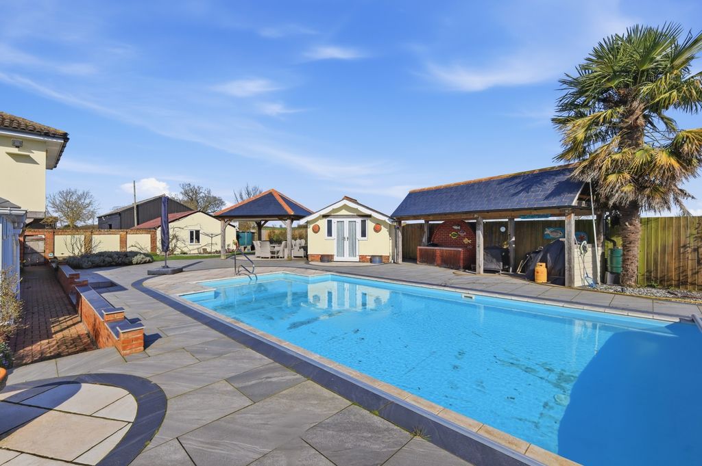 Property photo 2 of 29 Swimming Pool